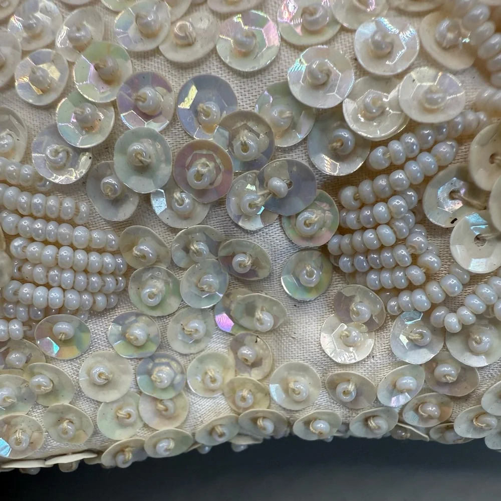 Elegant Beaded/Sequin, Gold Accents, with chain handle - Picture 10 of 14